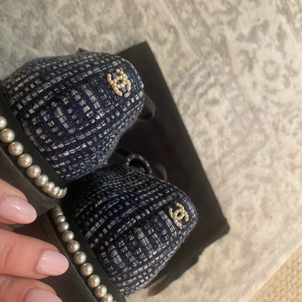 Chanel lace up tweed sneakers - Picture 7 of 10